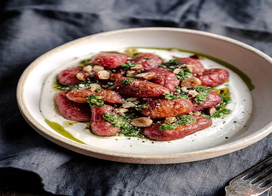 Gnocchis de betteraves, noisettes, feta
