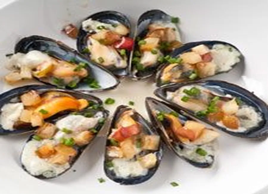 Moules au four, pomme et bleu