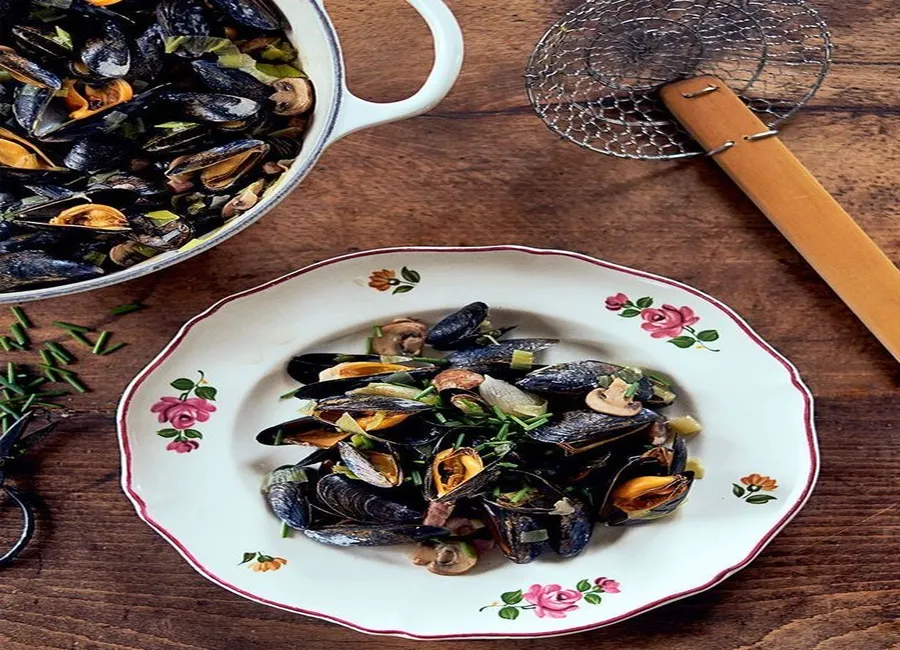 Moules au cidre, lardons et champignons