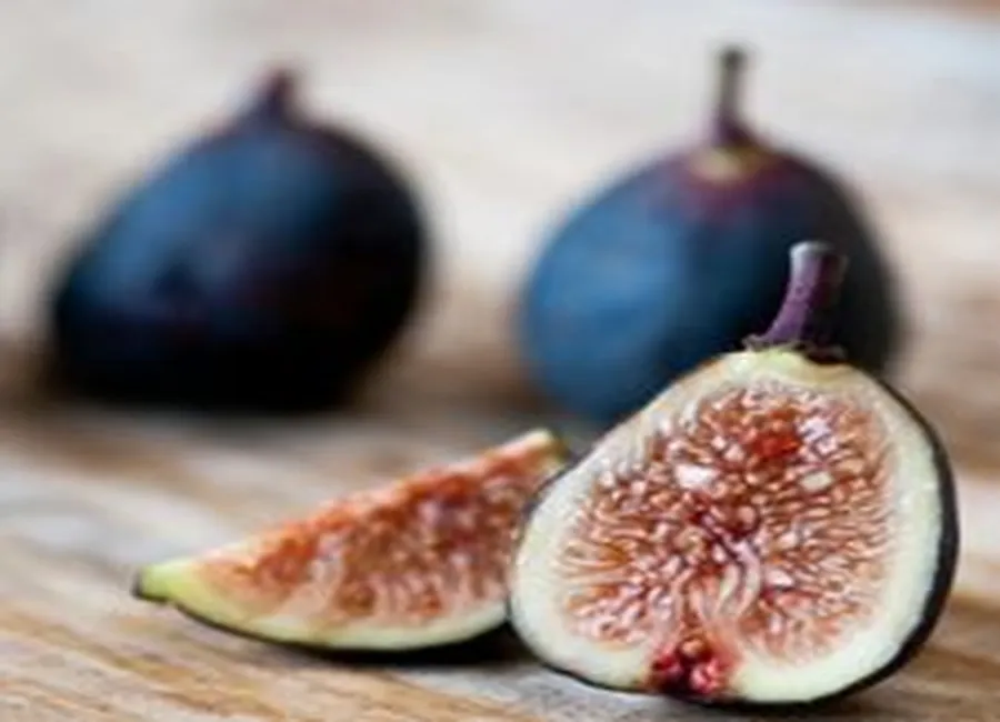 Mousse à la ricotta, servie avec figues