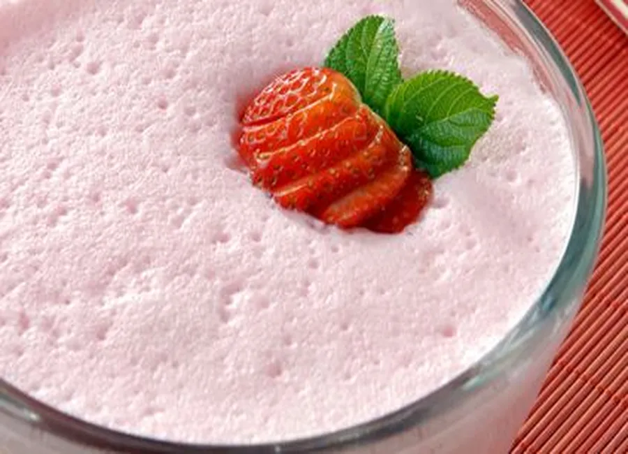 Mousse aux fraises et aux prunes