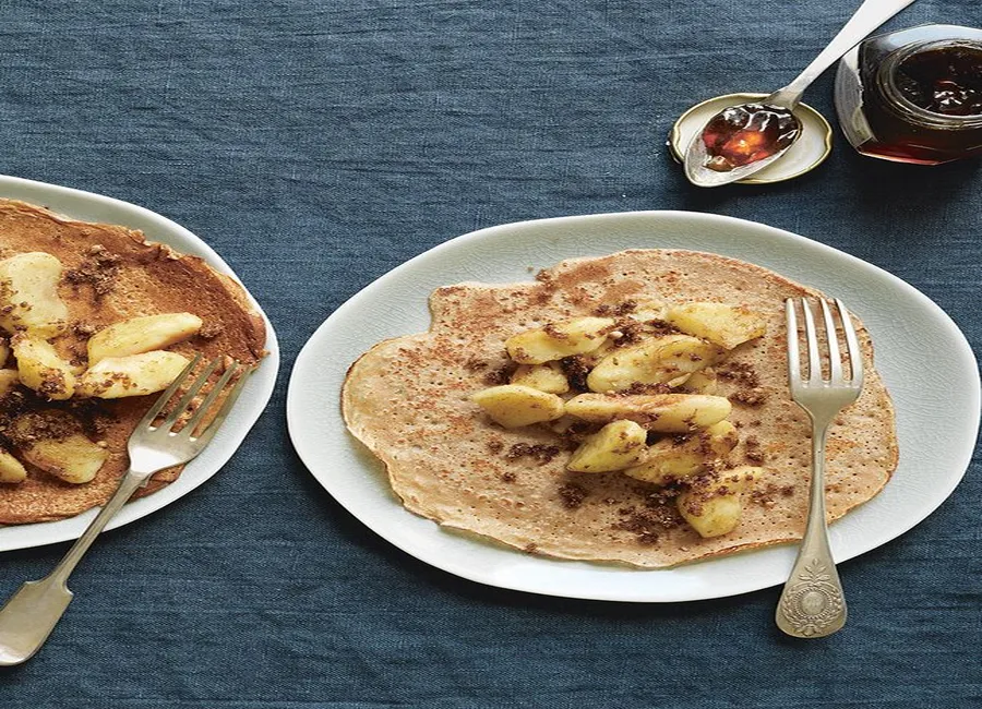Pancakes à l'épeautre, pommes caramélisées de trish deseine
