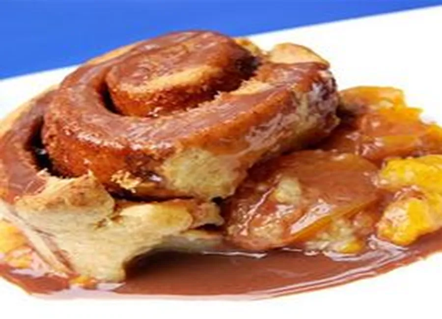 Pandowdy aux abricots au brandy, sauce au chocolat