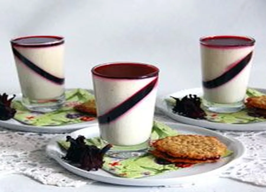 Panna cotta vanille à la gelée d'hibiscus