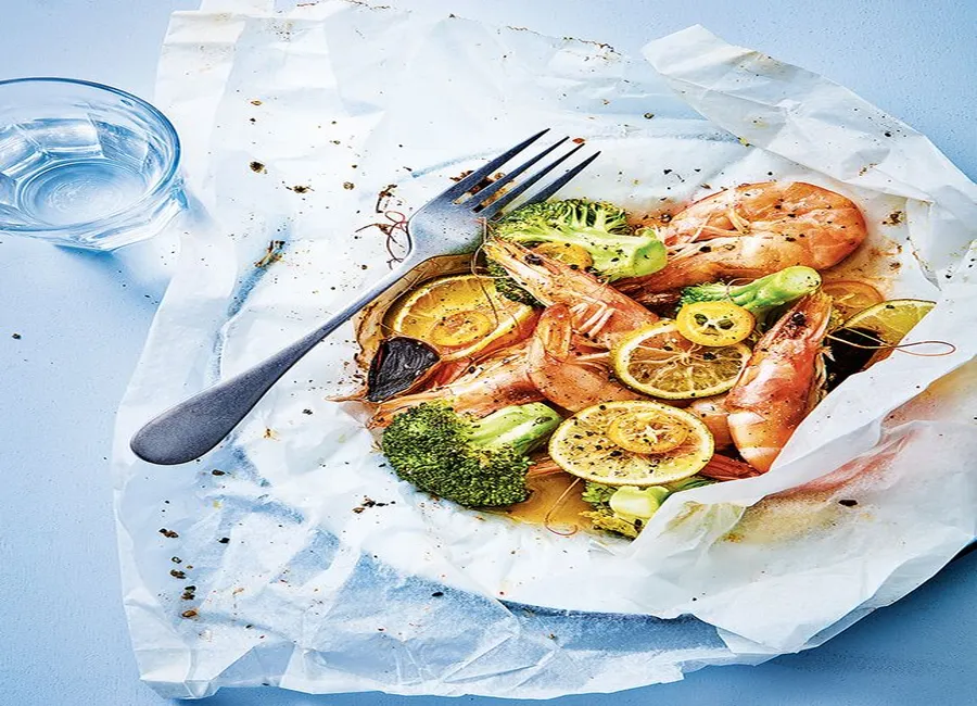 Papillotes de crevettes et brocolis