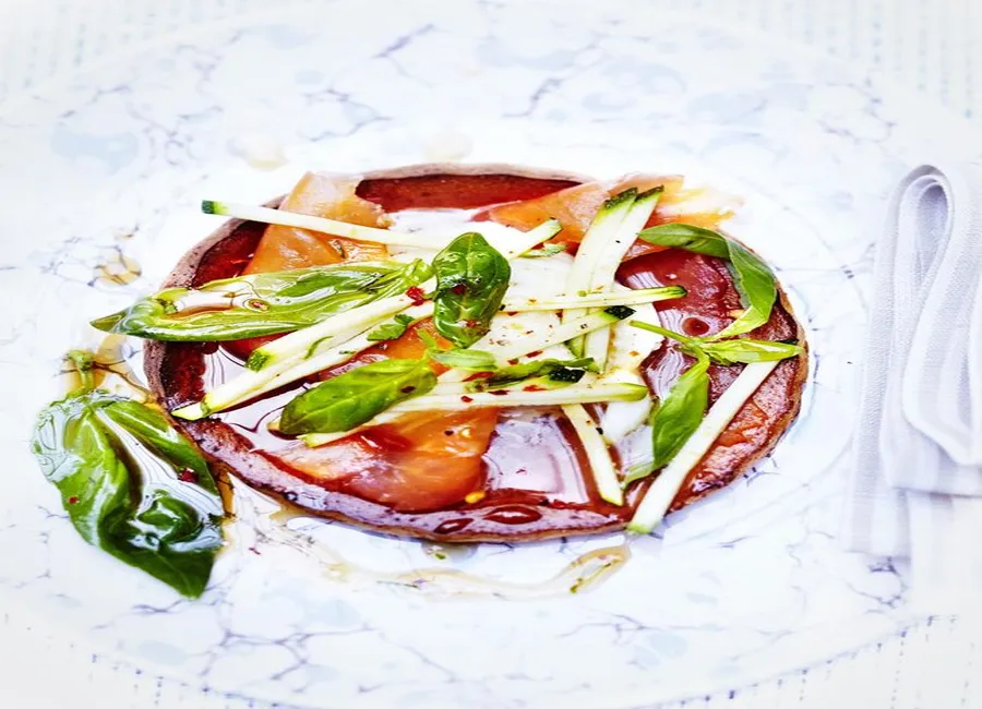 Pascade au saumon, mozzarella et basilic