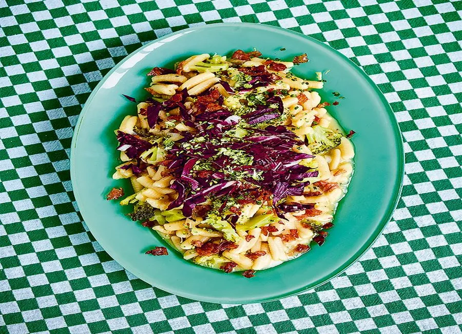 Pasta en risotto, brocoli, jambon, trévise