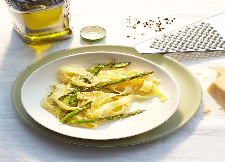 Pâtes aux asperges, citron et parmesan