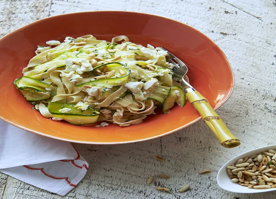 Pâtes aux courgettes et basilic