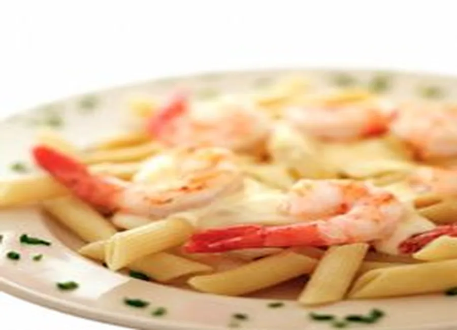 Pâtes aux crevettes, coriandre et noix de pin
