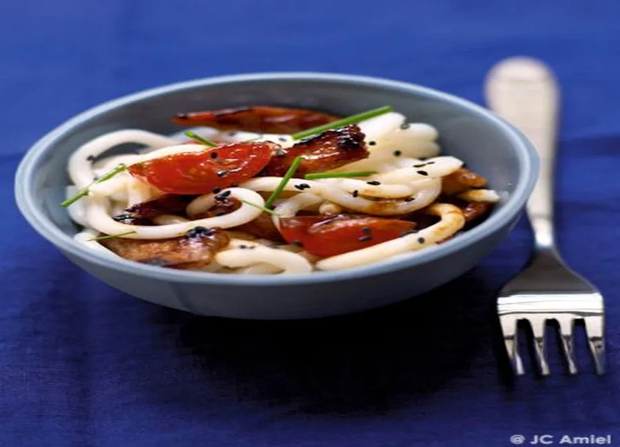 Pâtes udon au porc caramélisé