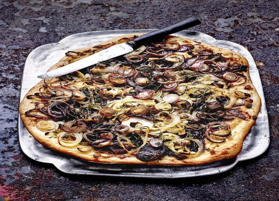 Pizza/ pissaladière aux oignons