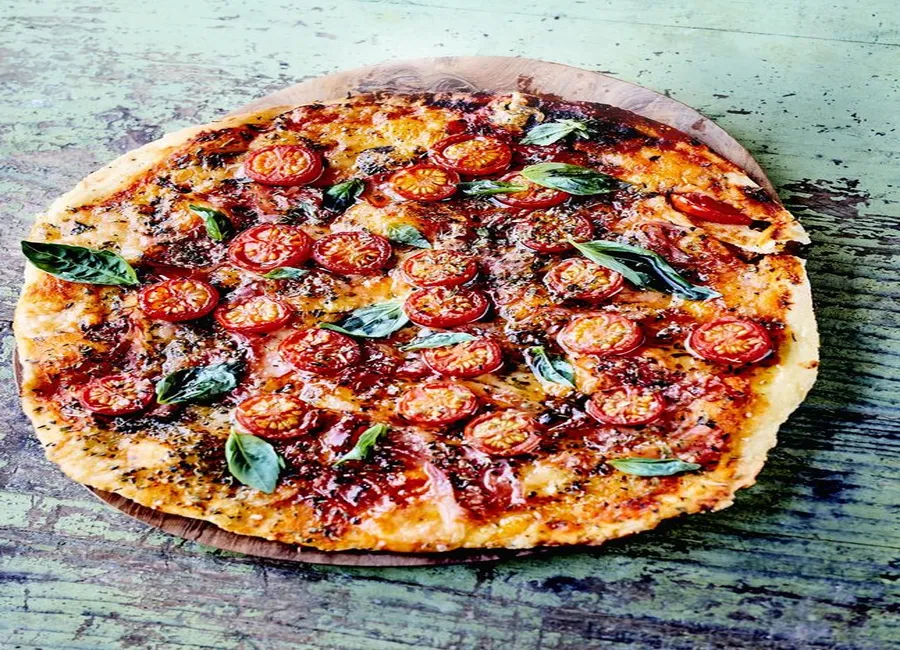 Pizza rosso aux tomates