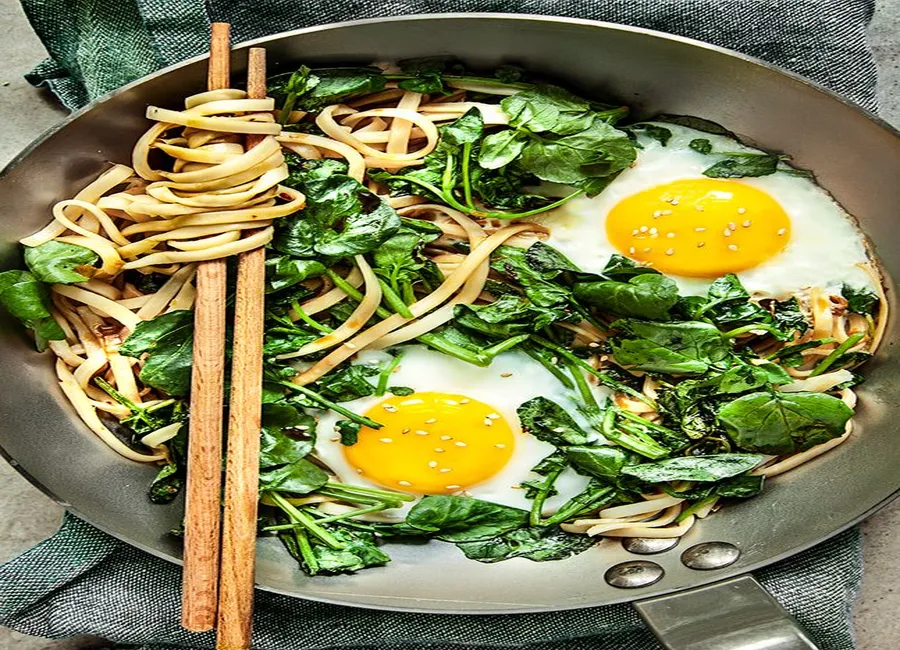 Poêlée d'udon, cresson, et oeuf