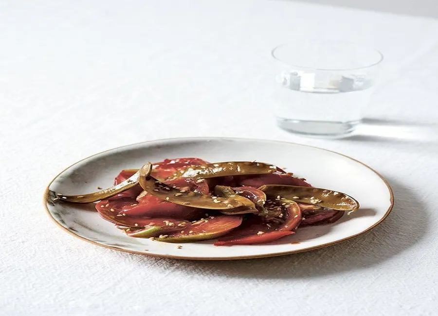 Pois gourmands fermentés à la sauce soja, gingembre et graines de sésame