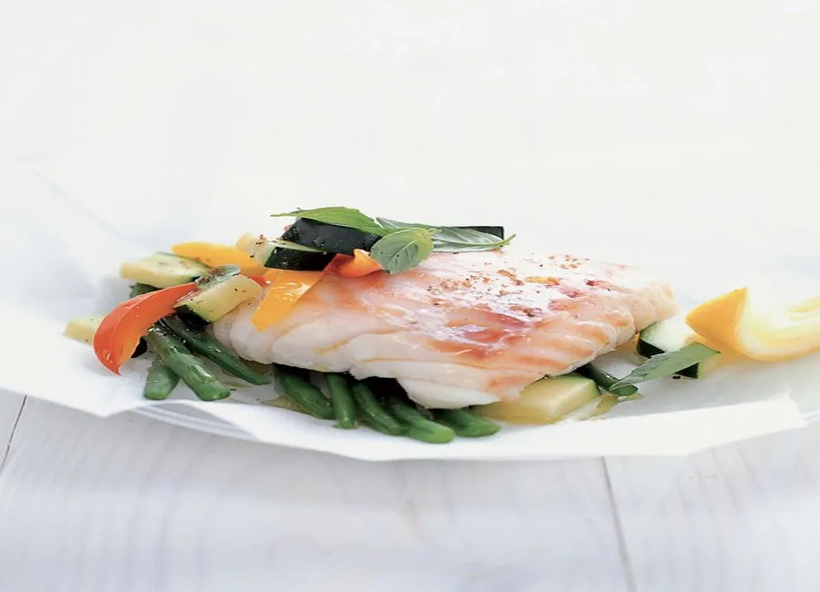 Poisson aux légumes sautés