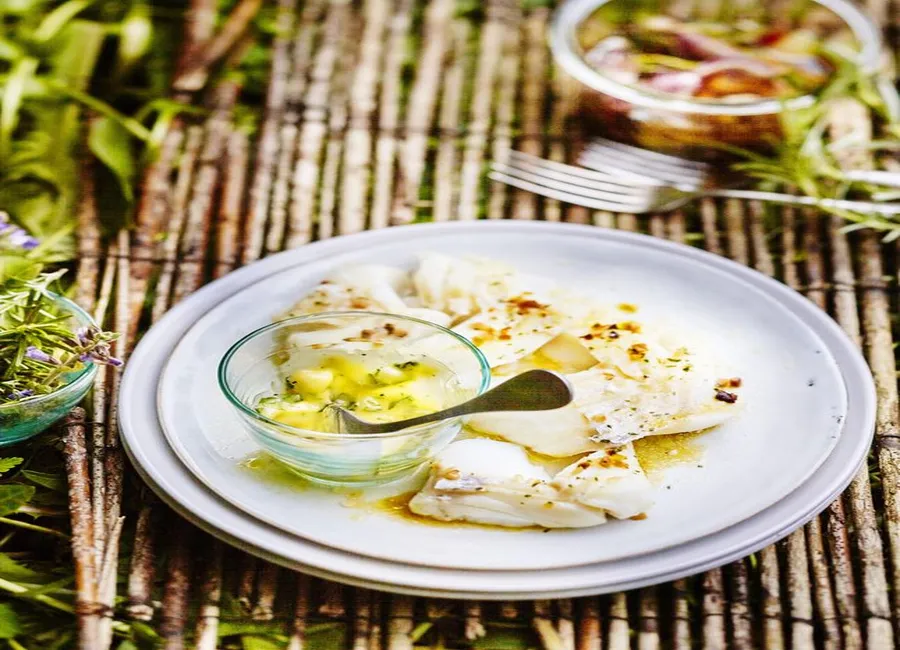 Poisson froid, mayonnaise mangue et herbes