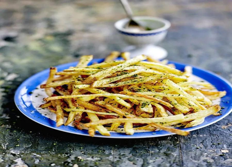Pommes allumettes au sel vert