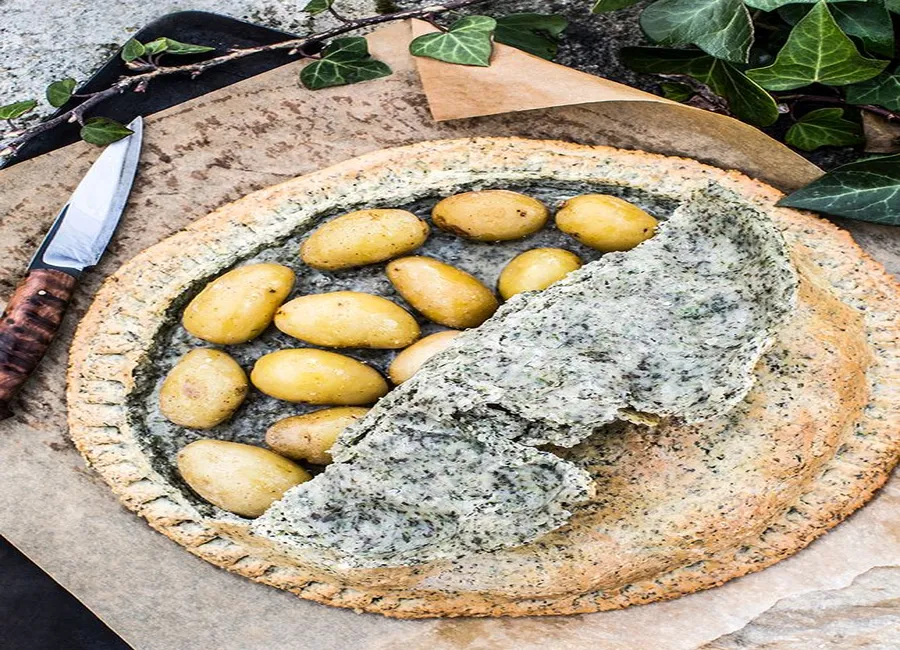 Pommes de terre en croûte de sel et algues