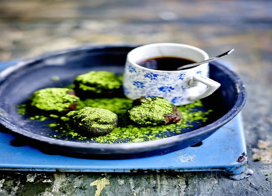 Pop cakes green choc