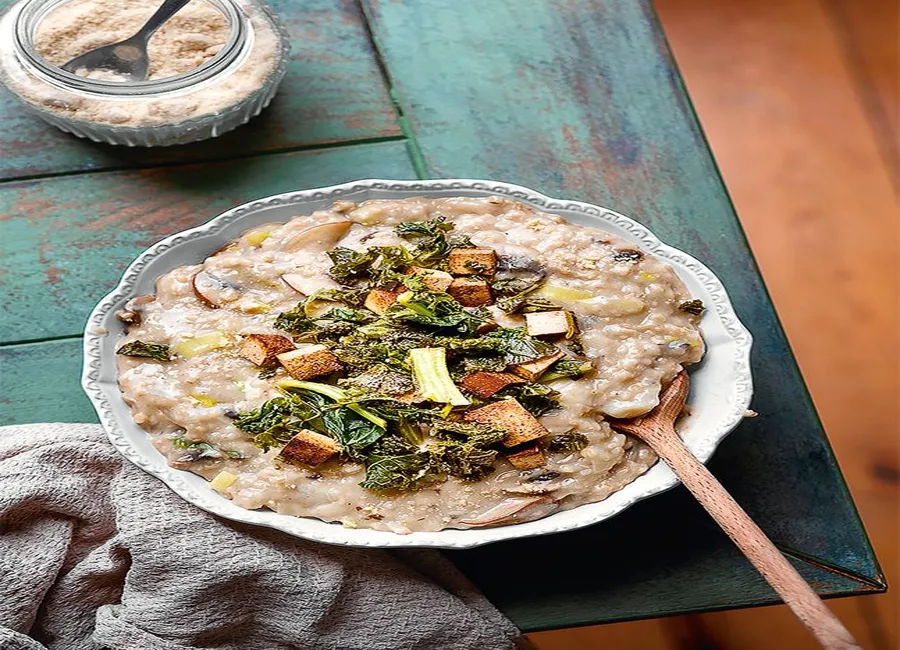 Porridge salé aux champignons
