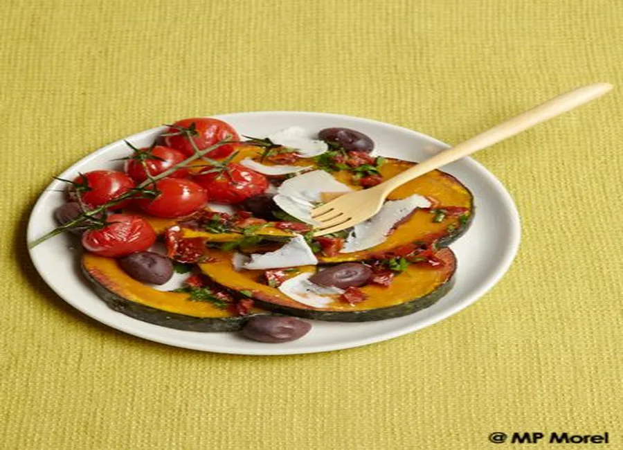 Potimarron, tomates et olives rôties