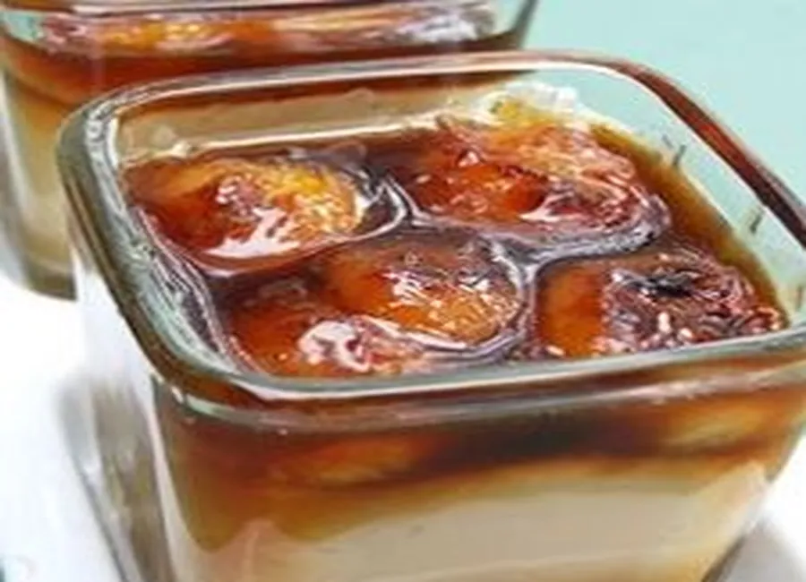 Pouding au caramel écossais avec bananes caramélisées au café