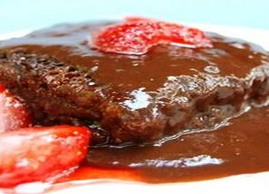 Pouding au chocolat et fraises confites