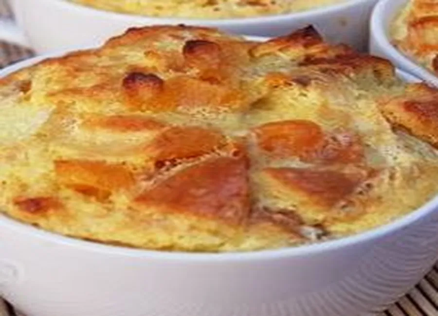Pouding aux croissants, abricots et chocolat blanc