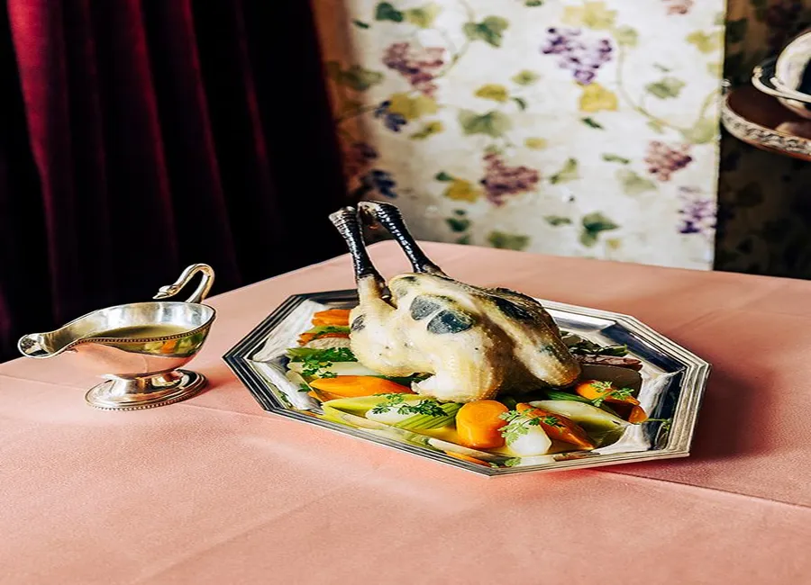 Poularde demi-deuil