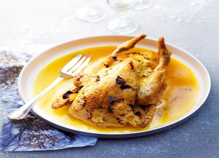 Poularde rôtie à l'ananas et sa sauce