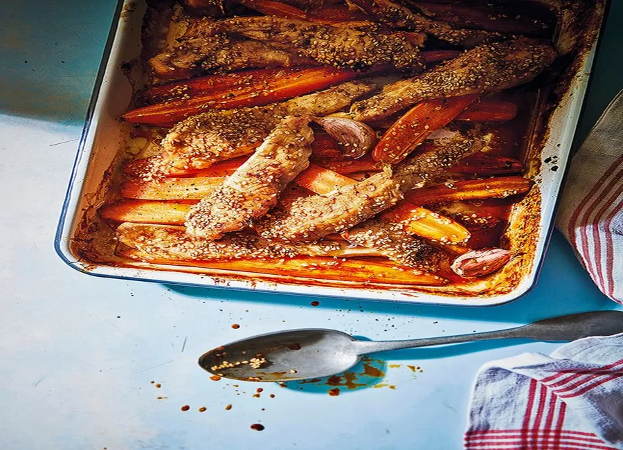 Poulet caramélisé au miel et carottes rôties