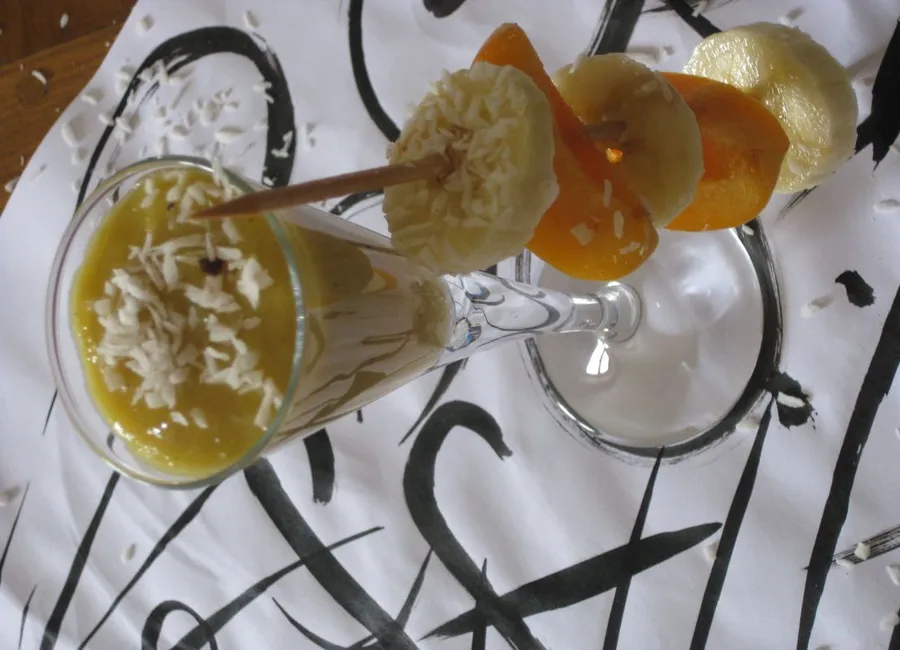 Sabayon coco-banane et sa brochette de fruits frais