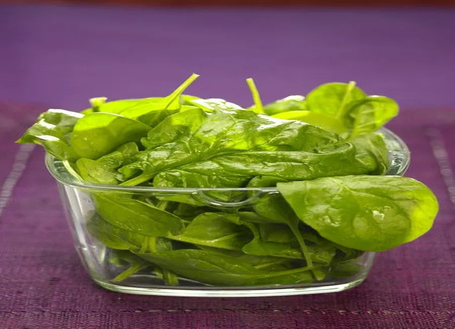 Salade d'épinards croustillants