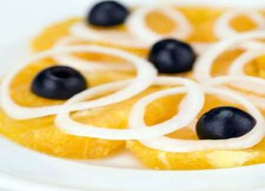 Salade d'oranges aux oignons nouveaux