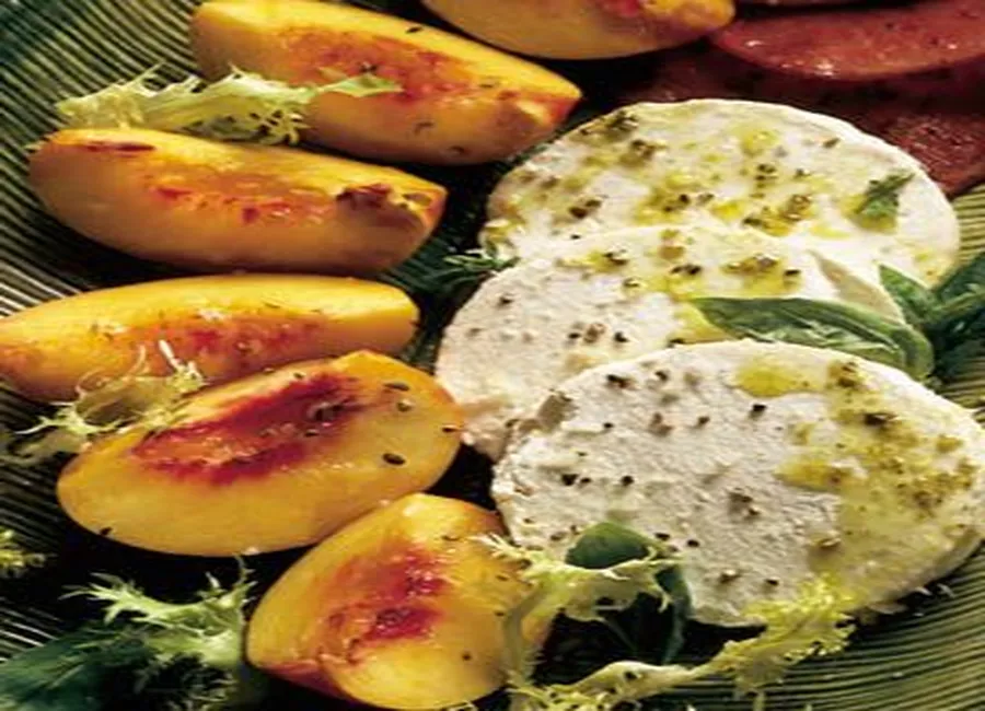 Salade de chèvre aux pêches