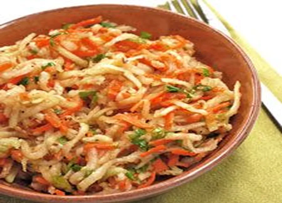 Salade de chou-rave et carottes au sésame