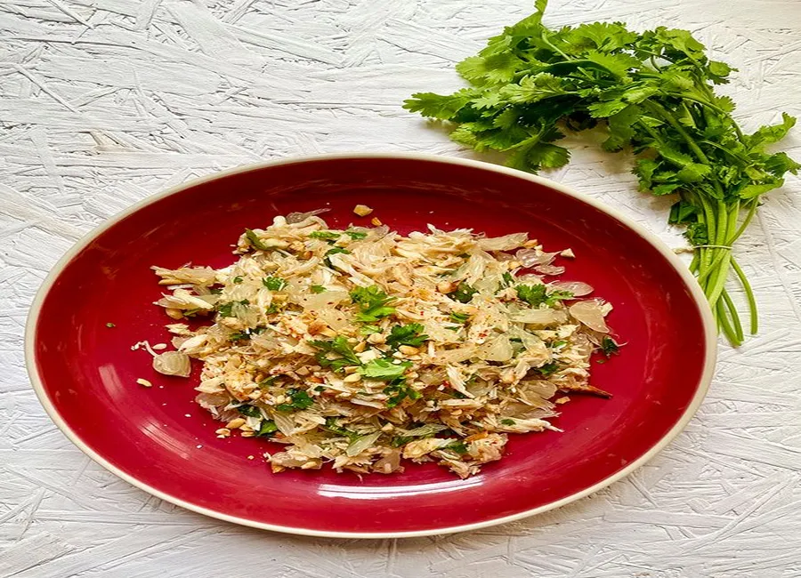 Salade de crabe au pamplemousse, coriandre, et cacahuètes