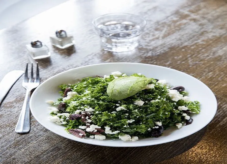 Salade de kale et vinaigrette au citron