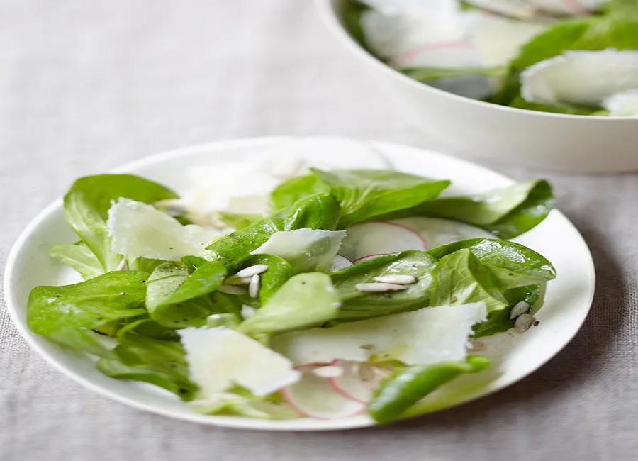 Salade de mâche au parmesan