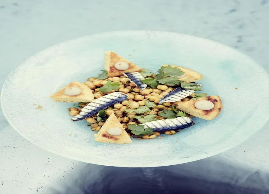 Salade de pois chiches, anchois et coriandre