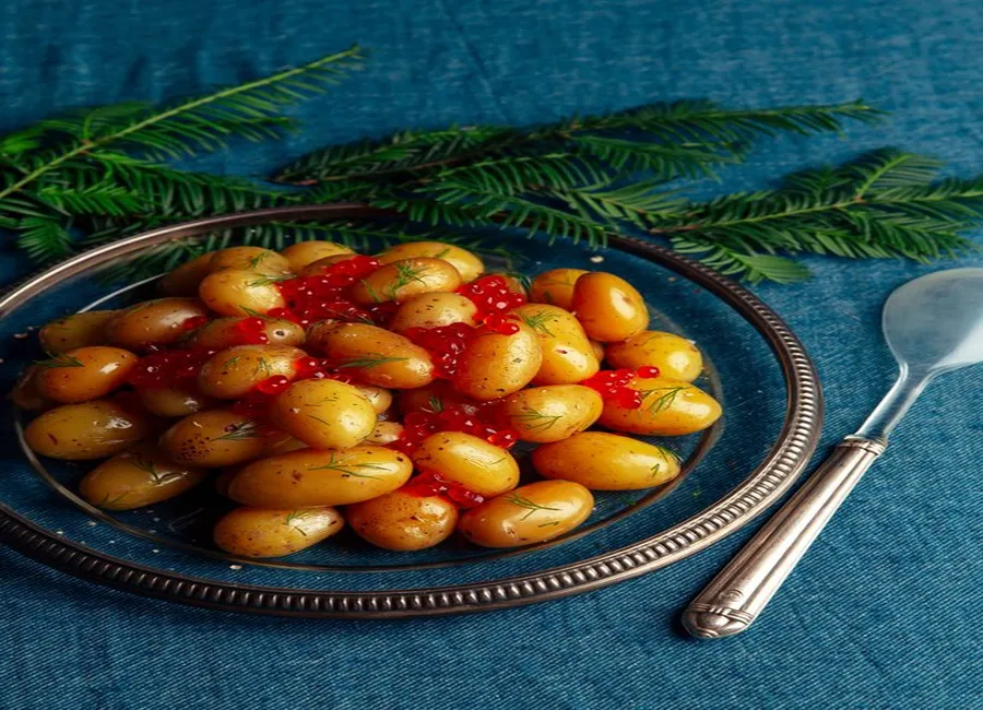 Salade de pommes de terre rattes et oeufs de saumon