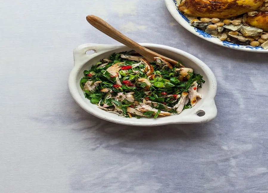 Salade de poulet aux herbes et framboises