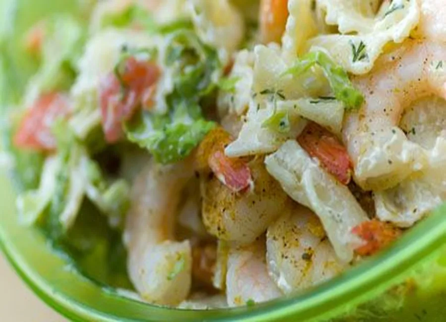Salade de poulet et crevettes à l'huile de sésame