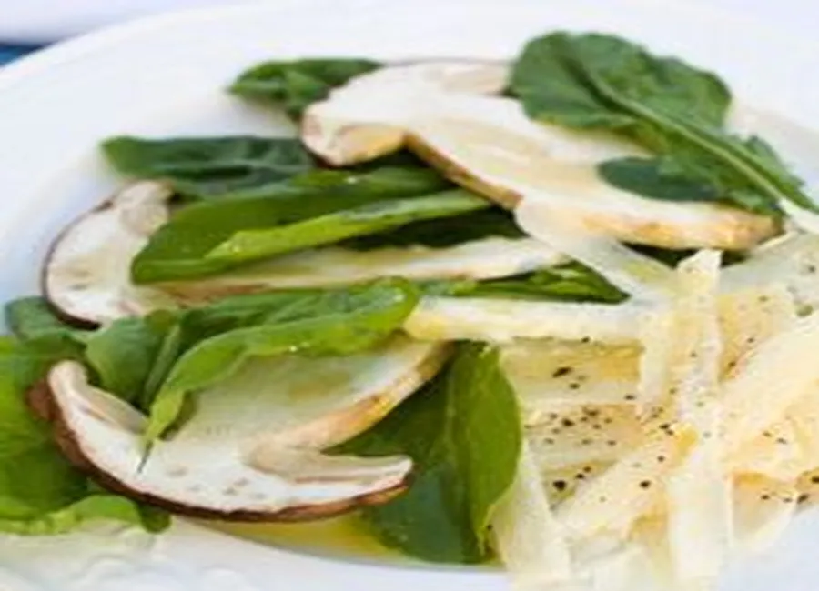Salade de roquette, champignons et parmesan