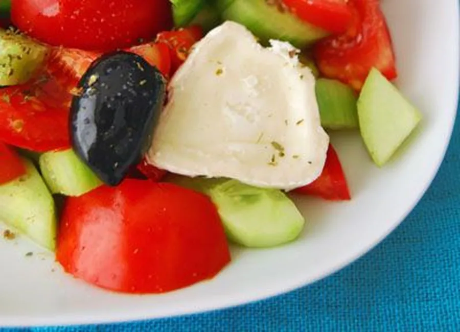 Salade grecque à la coriandre