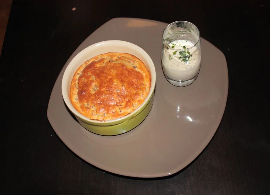 Soufflé au canard et pommes, chantilly au camembert