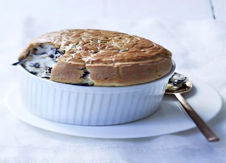 Soufflés aux trompettes-de-la-mort et beaufort