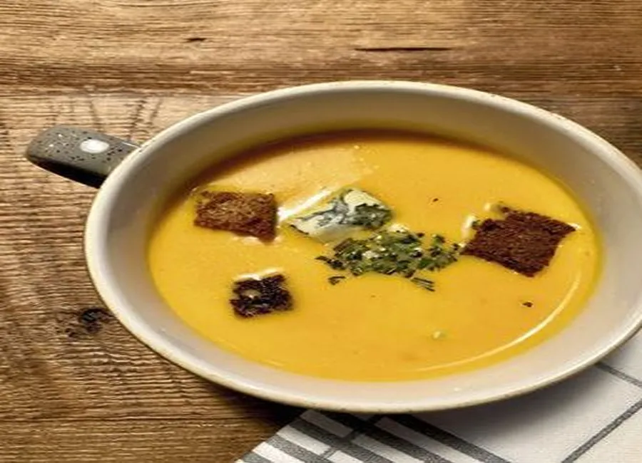 Soupe au potiron et au bleu de savoie
