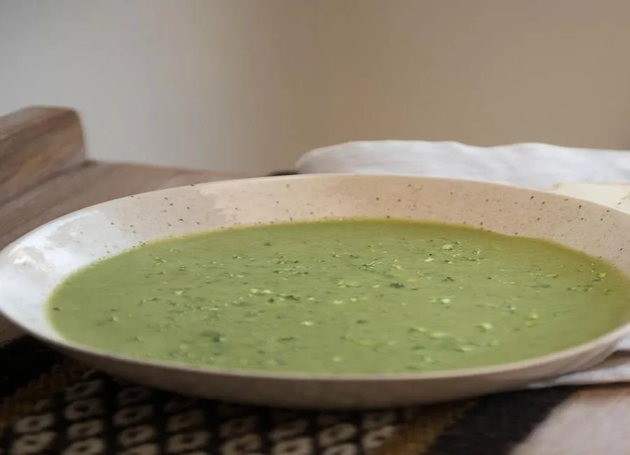 Soupe aux courgettes et au lait d'amandes